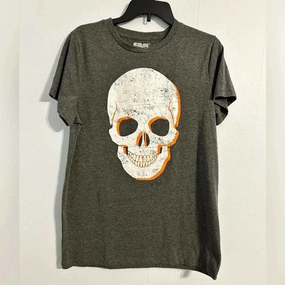 Men’s medium Mission Ridge, gray skeleton, cotton‎ blend short sleeve T-shirt.